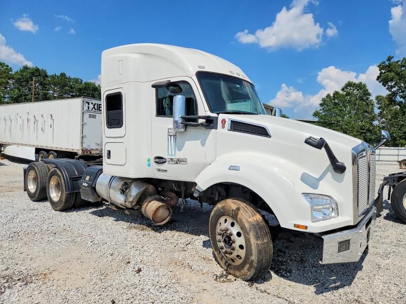 2022 KENWORTH T880