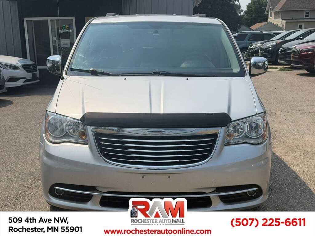 2012 CHRYSLER Town and Country