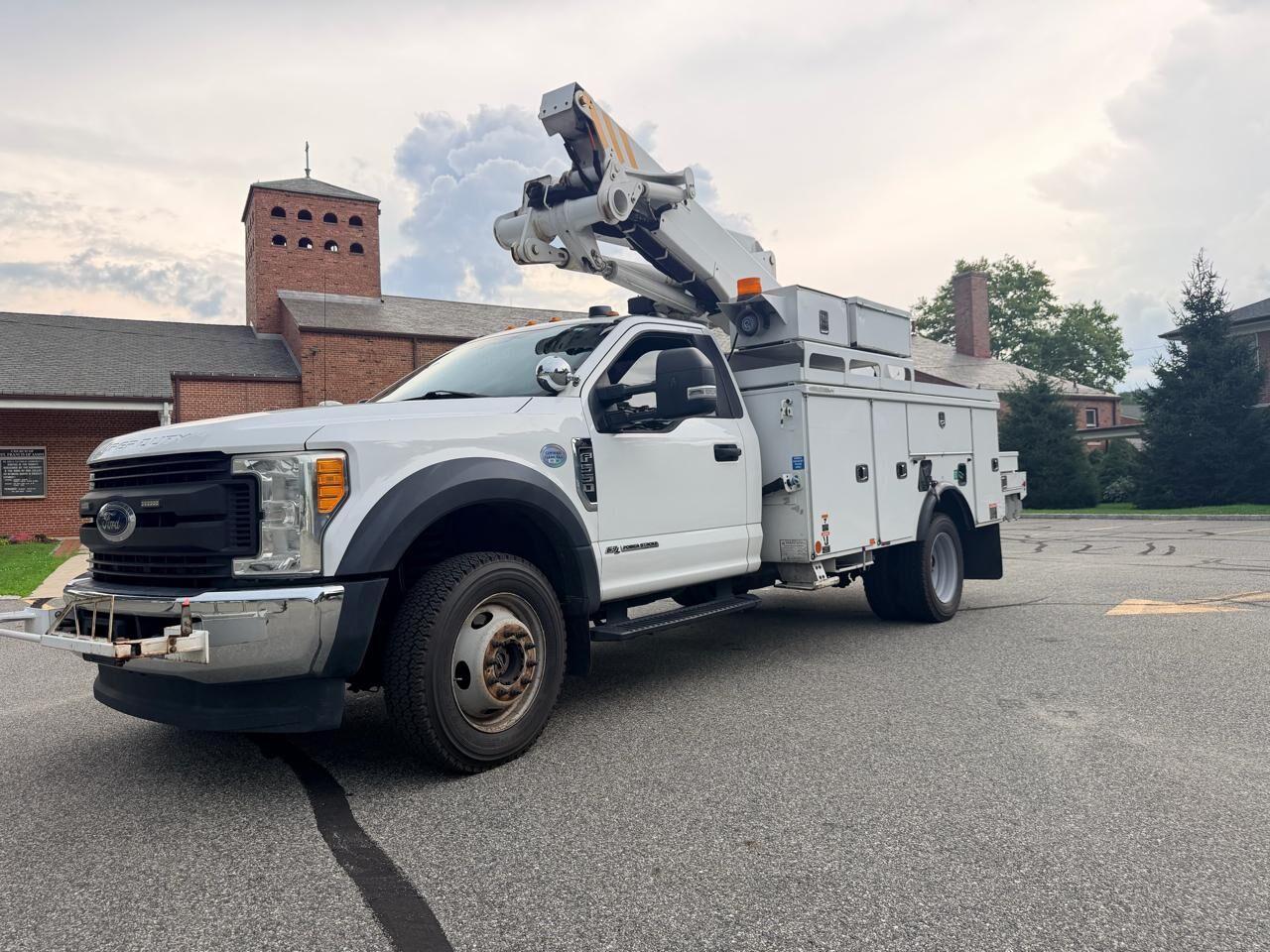 2017 FORD F-550