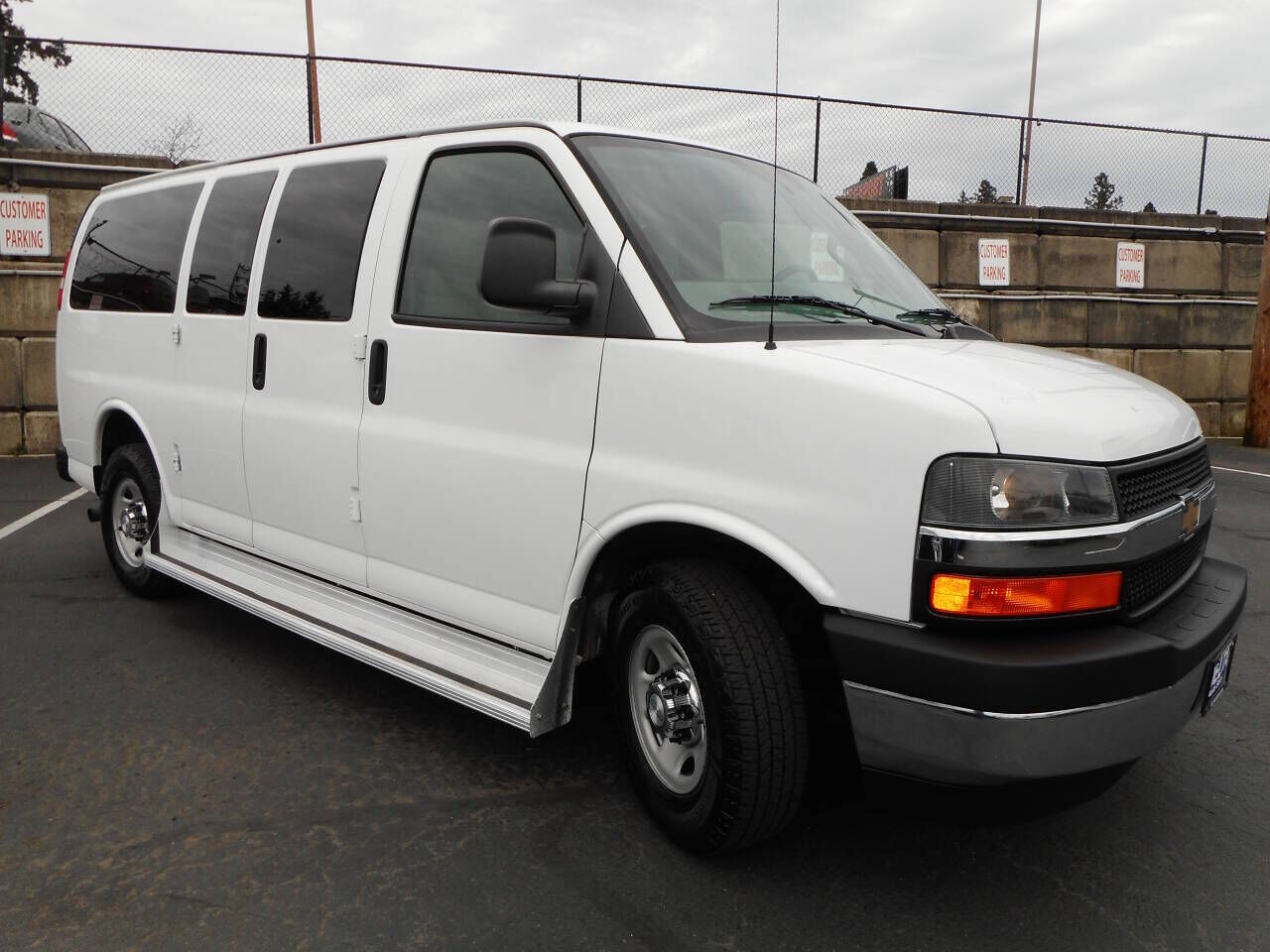2017 CHEVROLET Express