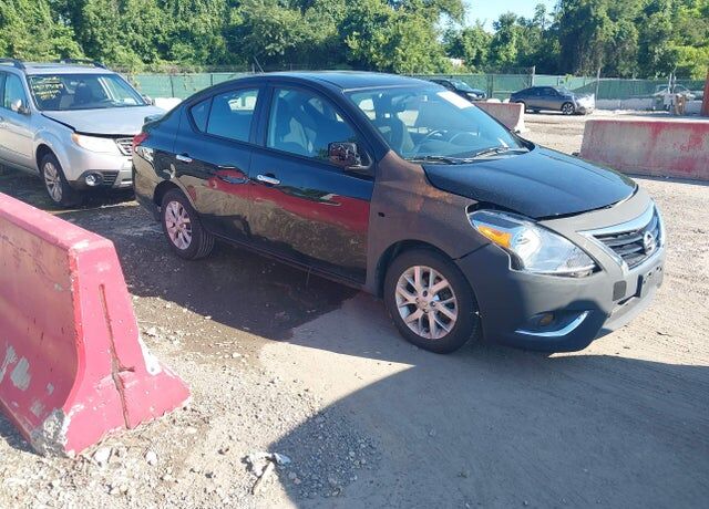 2017 NISSAN Versa