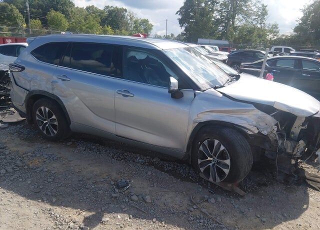 2022 TOYOTA Highlander