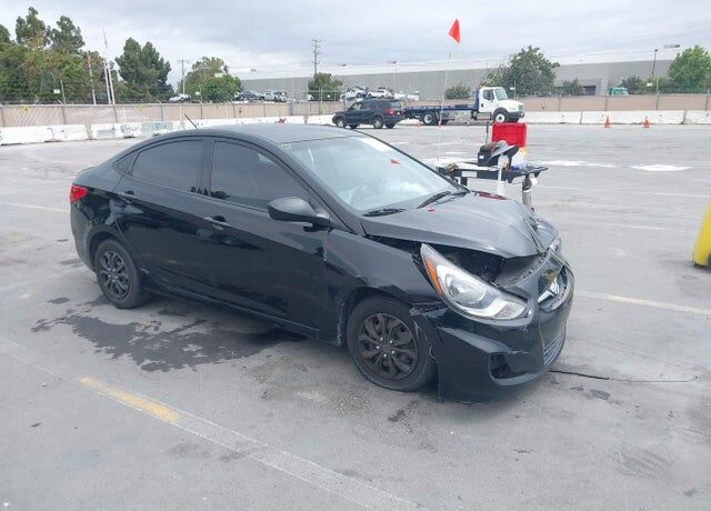 2012 HYUNDAI Accent