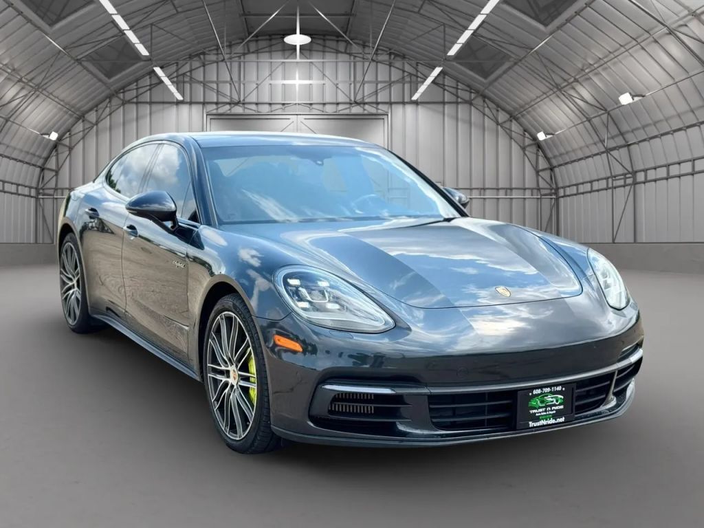 2018 PORSCHE Panamera