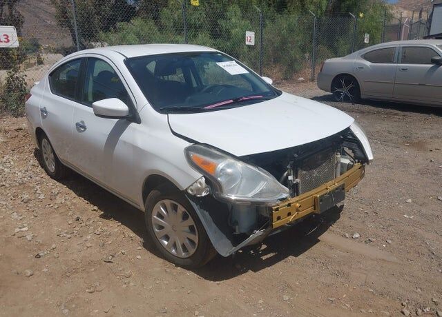 2016 NISSAN Versa