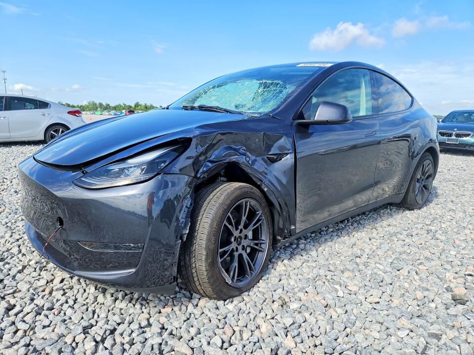 2025 TESLA Model Y