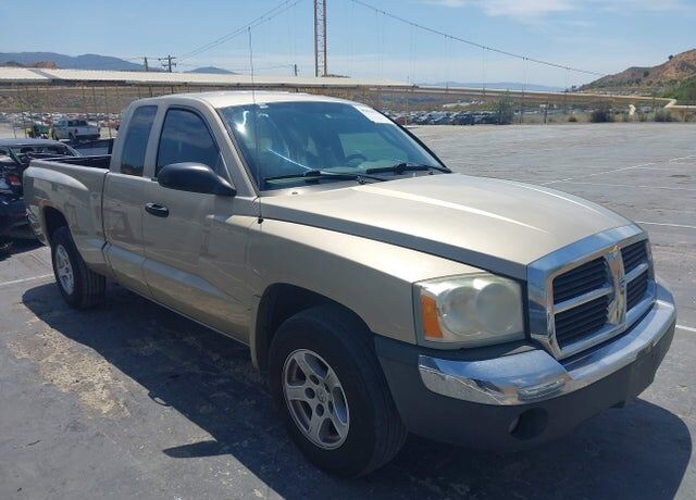 2005 DODGE Dakota