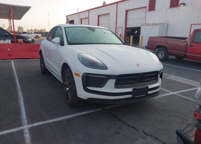 2024 PORSCHE Macan