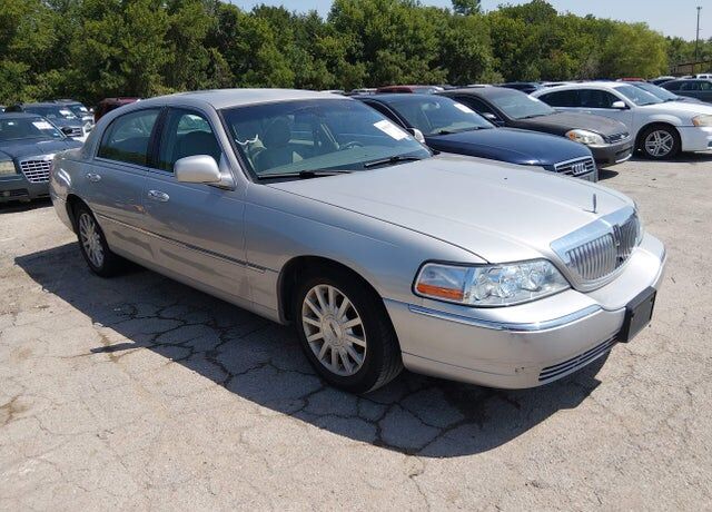 2007 LINCOLN Town Car