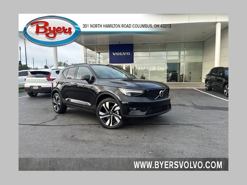 2024 VOLVO XC40