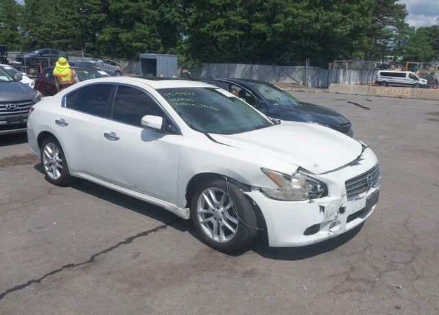 2010 NISSAN Maxima