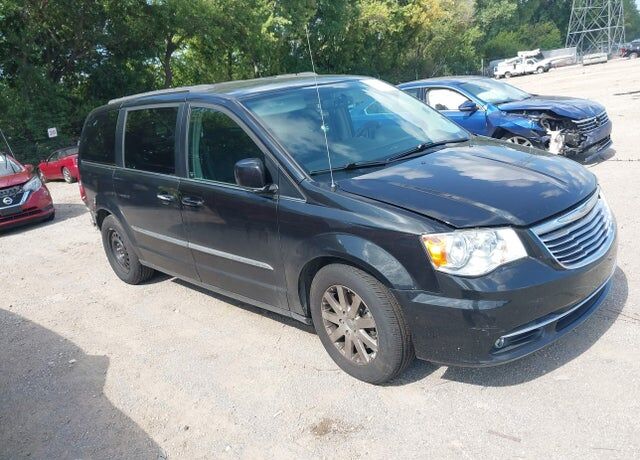 2016 CHRYSLER Town and Country