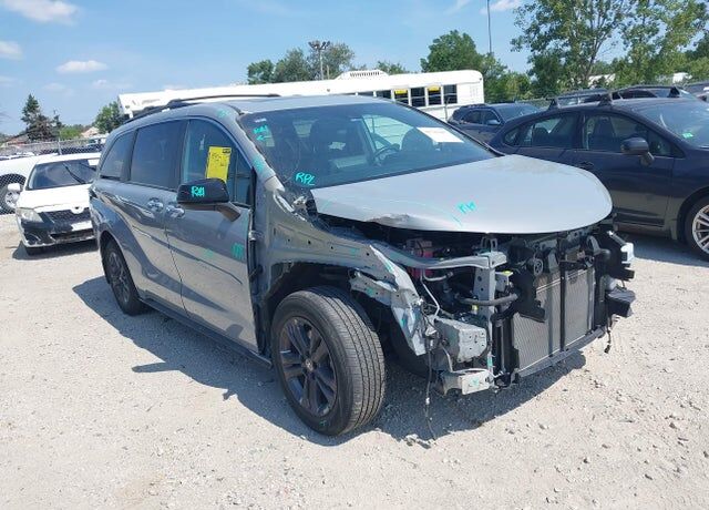 2024 TOYOTA Sienna