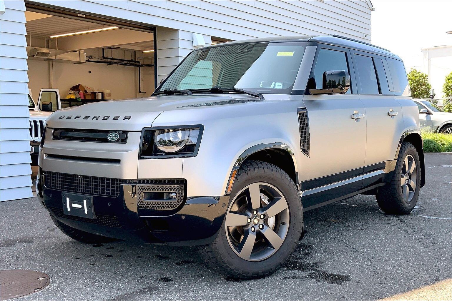 2025 LAND ROVER Defender