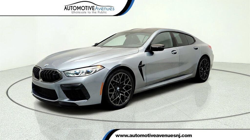 2022 BMW M8