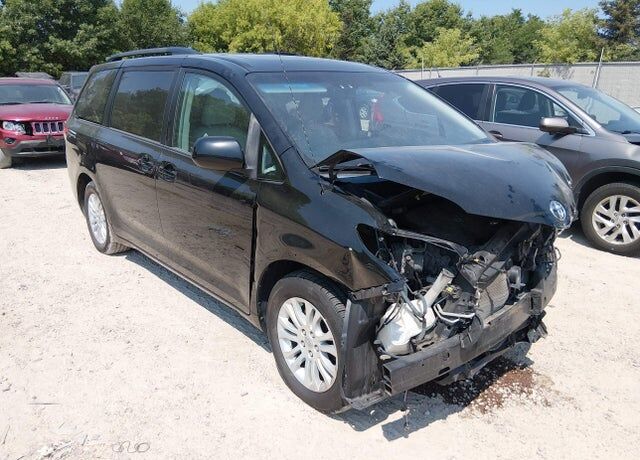 2012 TOYOTA Sienna