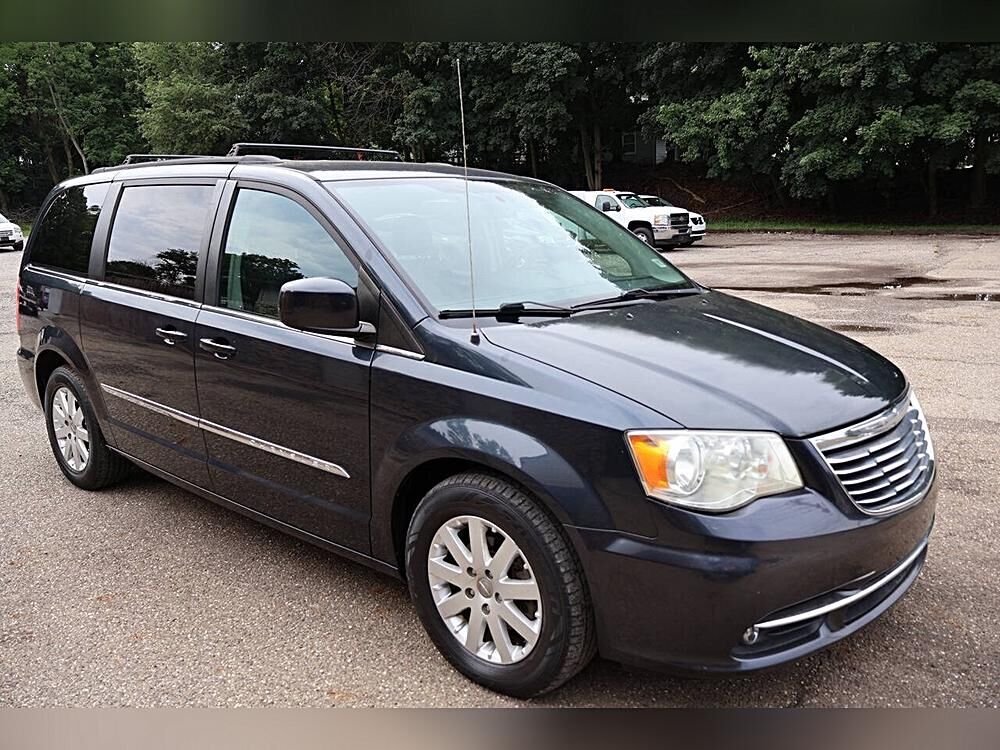 2014 CHRYSLER Town and Country
