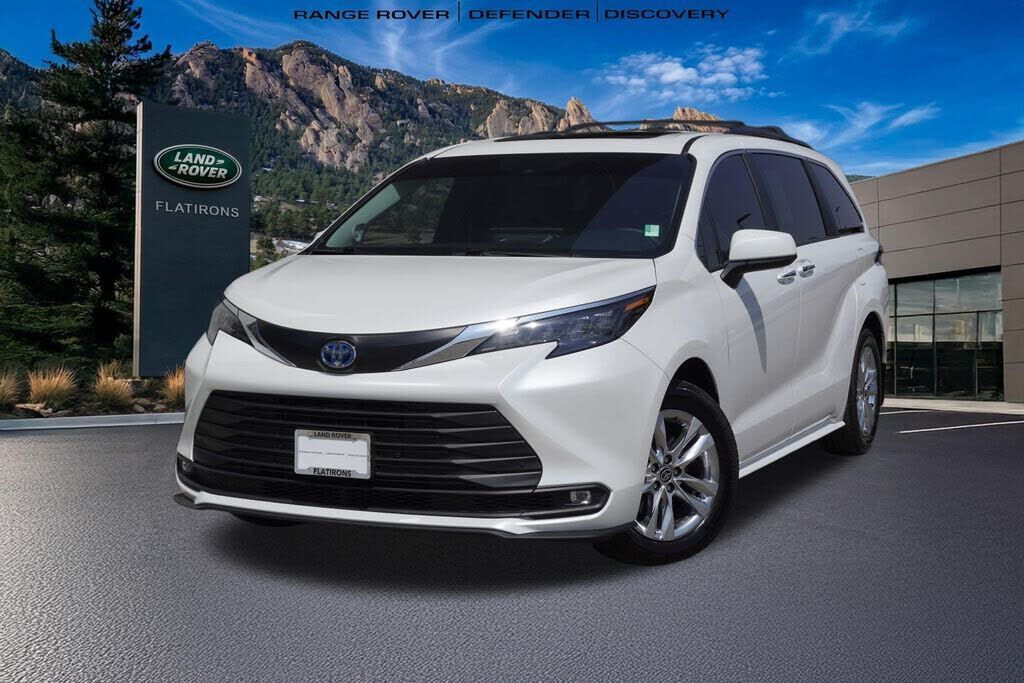2025 TOYOTA Sienna