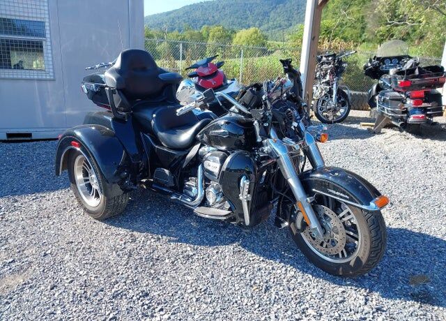 2017 HARLEY DAVIDSON FLHTCUTG / Tri Glide Ultra