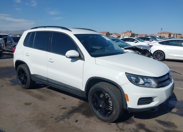 2017 VOLKSWAGEN Tiguan