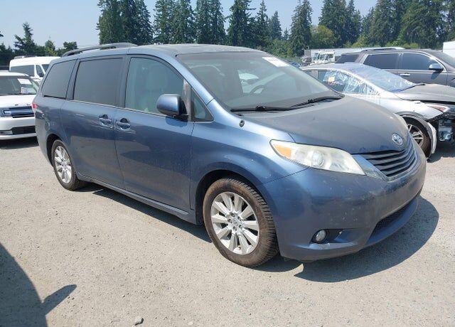 2013 TOYOTA Sienna