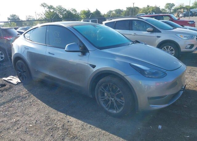 2025 TESLA Model Y