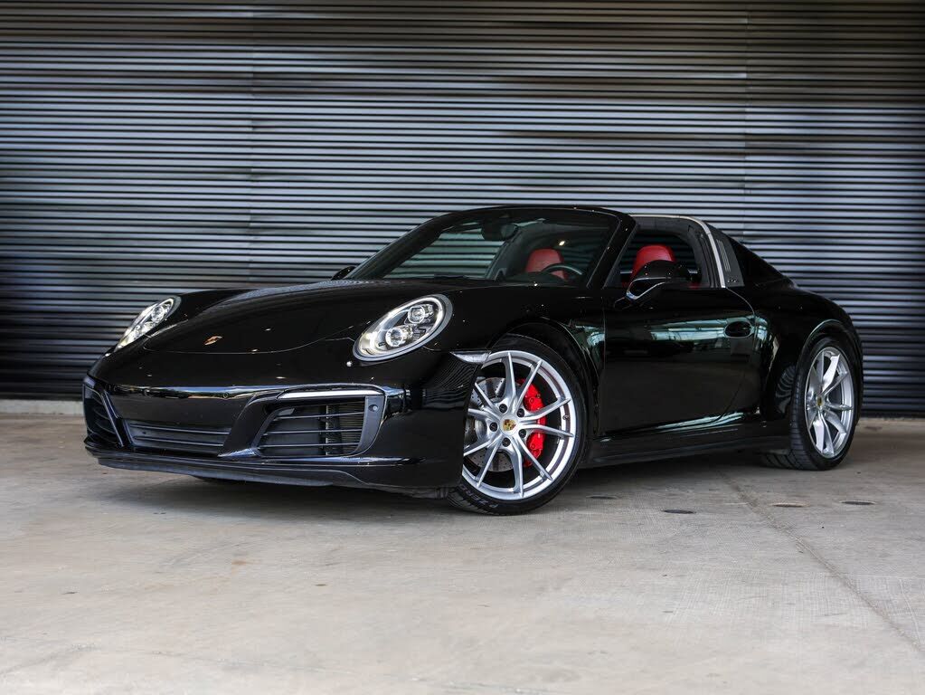 2017 PORSCHE 911