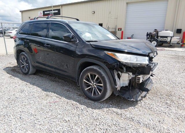 2017 TOYOTA Highlander