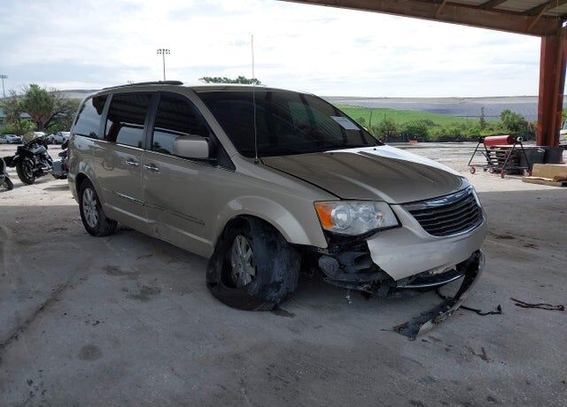 2014 CHRYSLER Town and Country