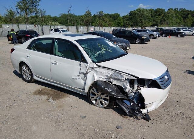 2011 TOYOTA Avalon