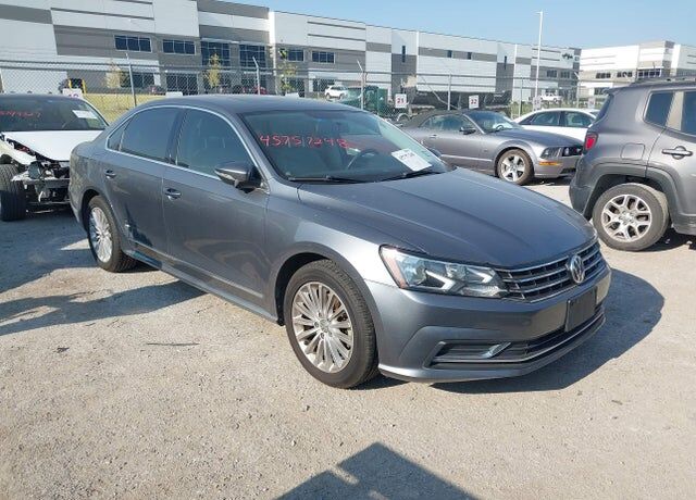 2017 VOLKSWAGEN Passat