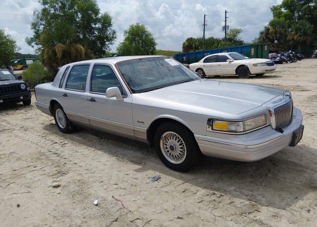 1997 LINCOLN Town Car