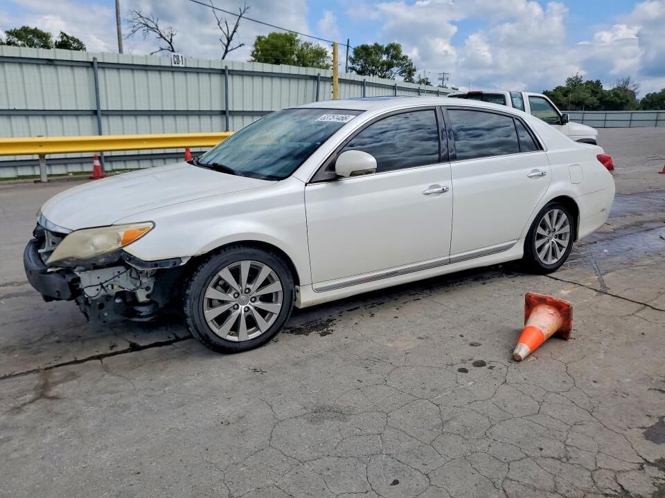 2011 TOYOTA Avalon