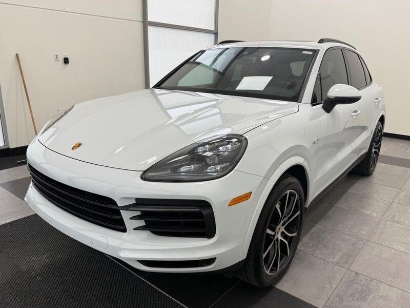 2022 PORSCHE Cayenne