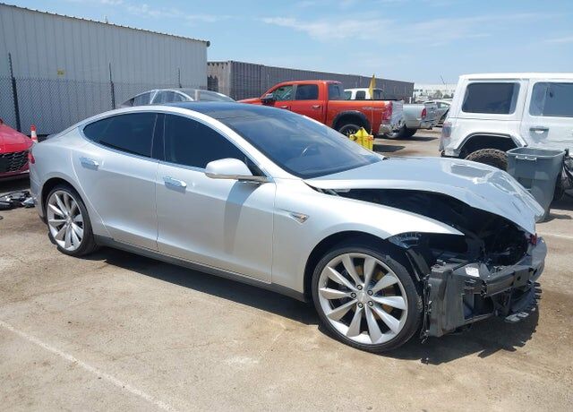 2015 TESLA Model S