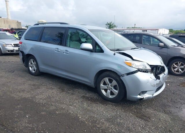 2013 TOYOTA Sienna