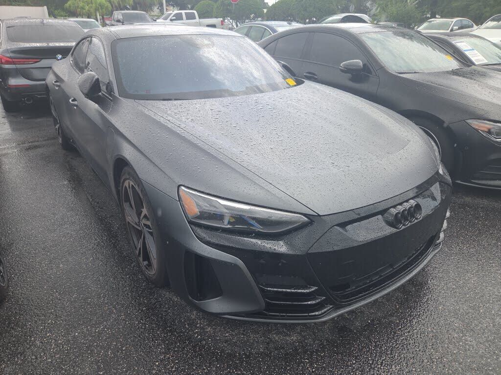 2022 AUDI e-tron