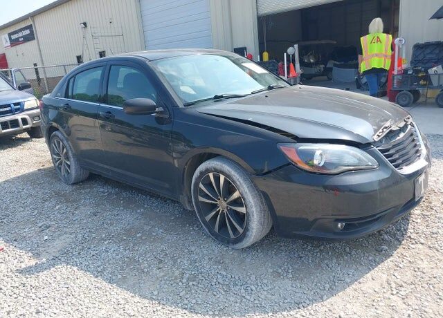 2013 CHRYSLER 200