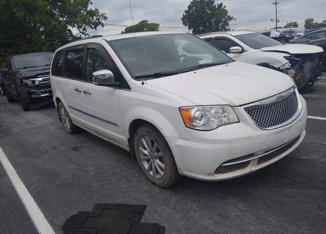 2015 CHRYSLER Town and Country