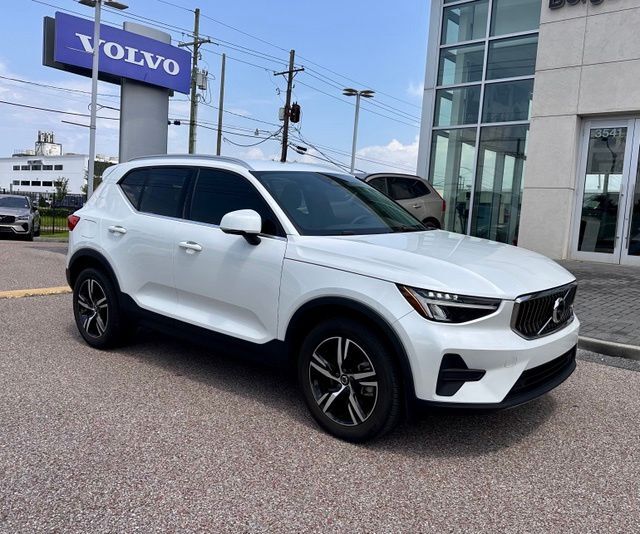 2024 VOLVO XC40