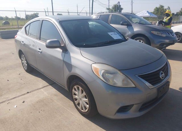 2014 NISSAN Versa