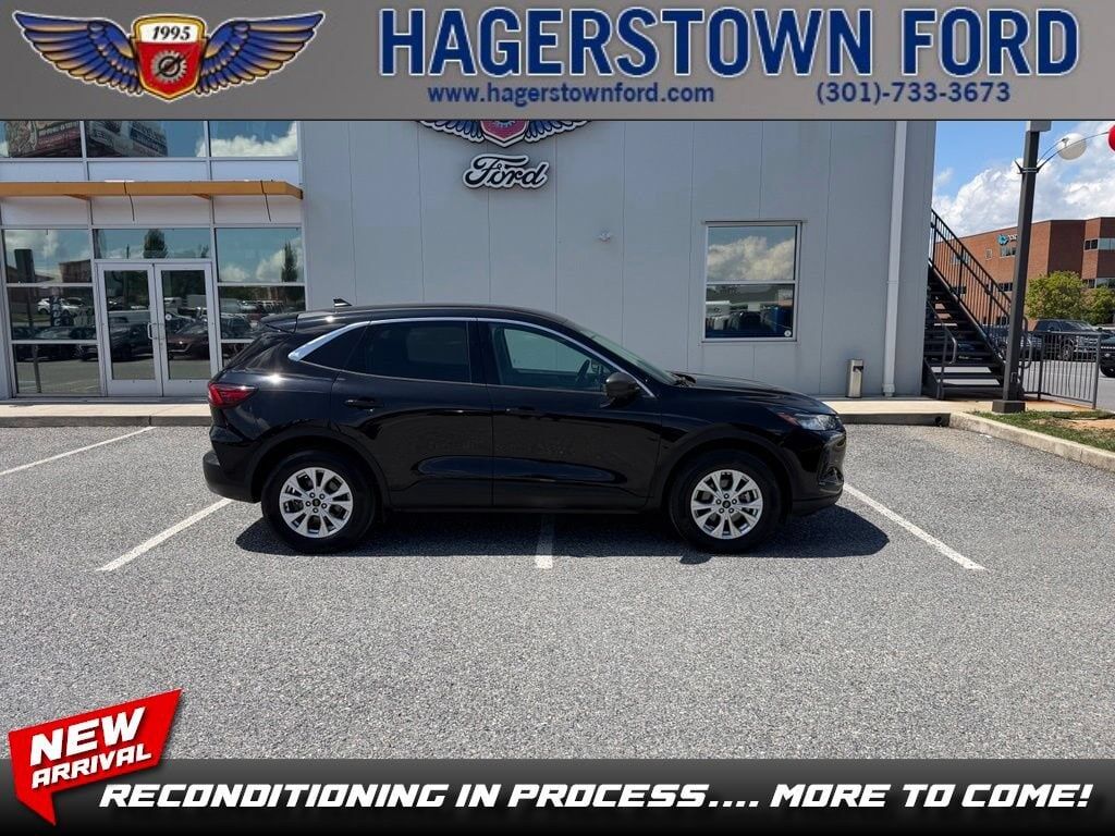 2024 FORD Escape
