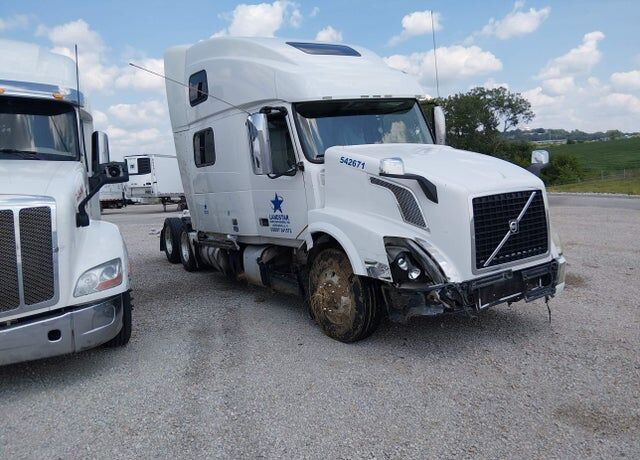 2017 VOLVO TRUCK VNL
