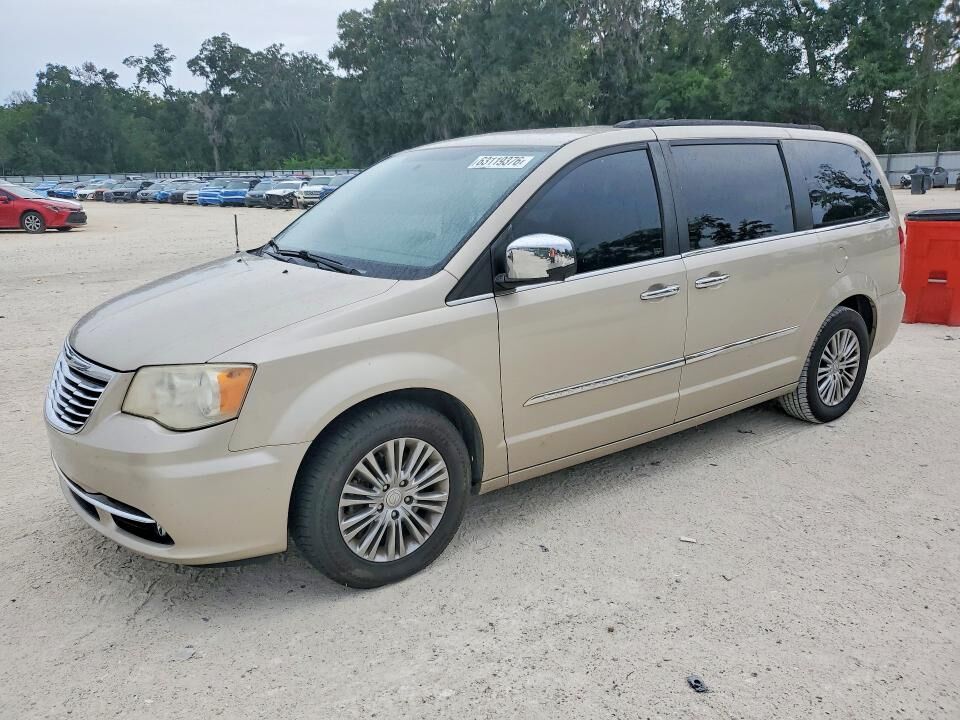 2013 CHRYSLER Town and Country