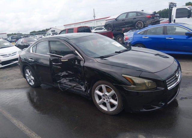2010 NISSAN Maxima