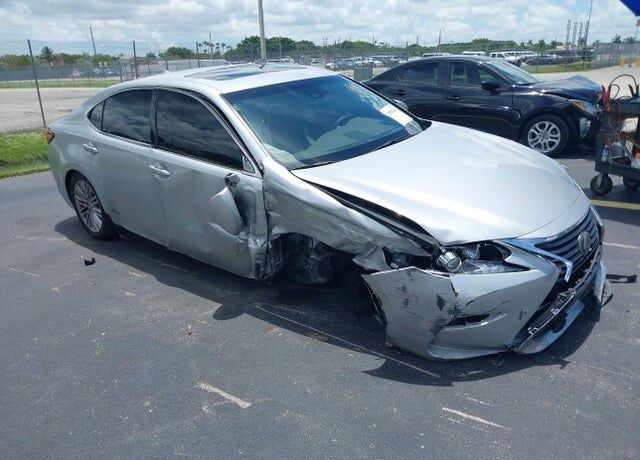 2017 LEXUS ES