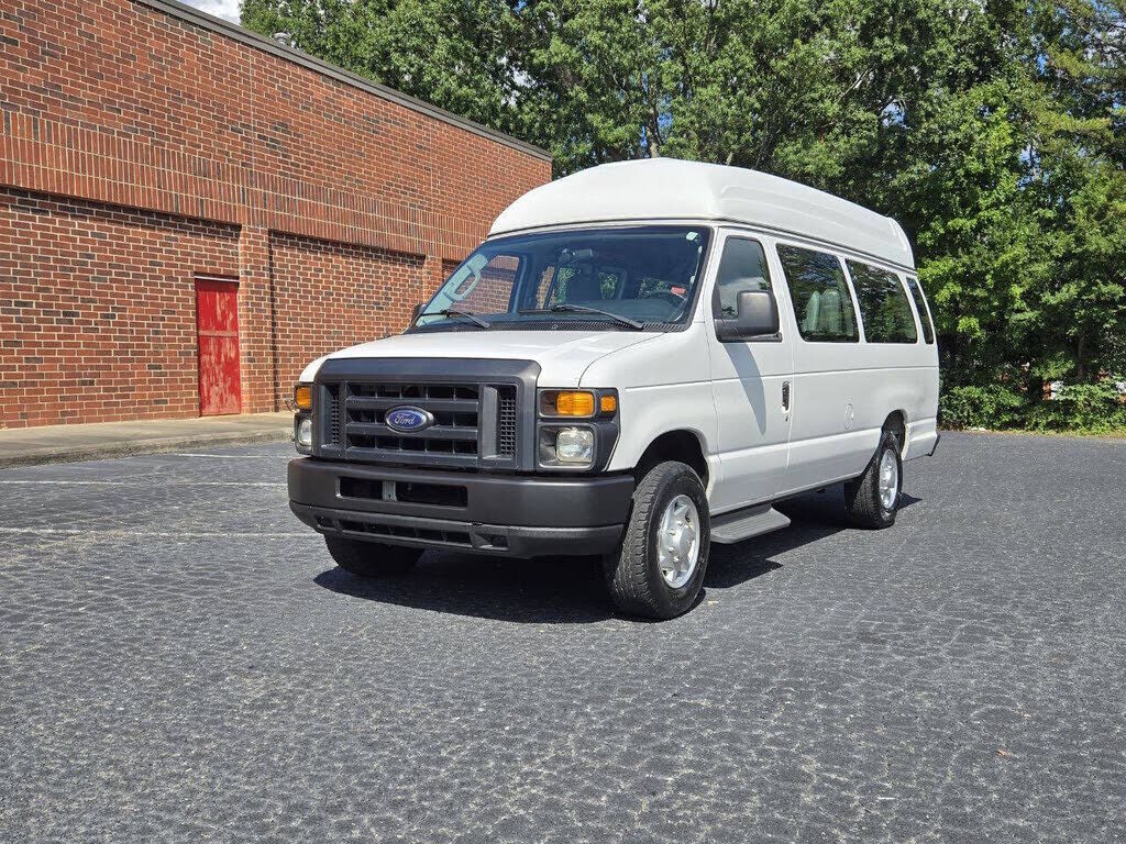 2011 FORD E-350