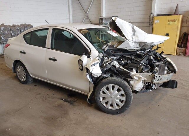 2017 NISSAN Versa
