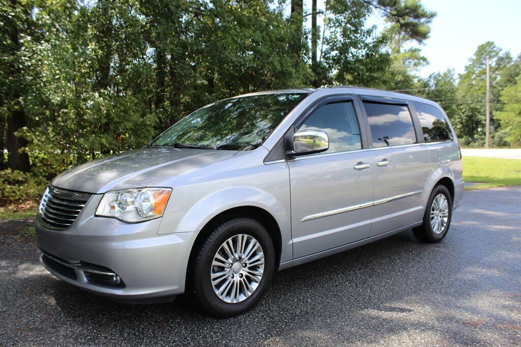 2014 CHRYSLER Town and Country