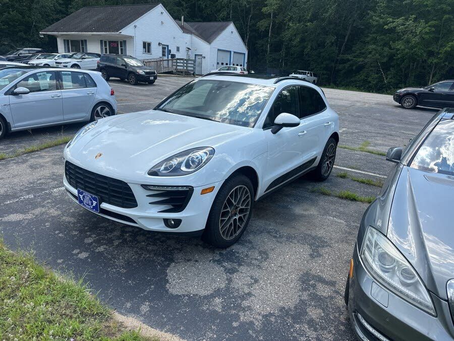 2018 PORSCHE Macan